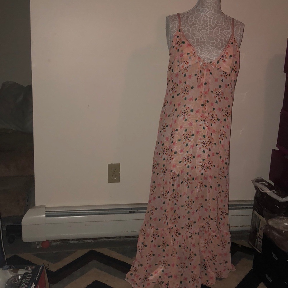 Gorgeous Lauren Conrad flowered beach cover up - Picture 3 of 8